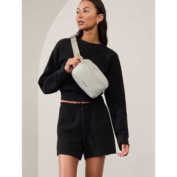 NWT! Athleta - All About Large Crossbody Belt Bag - Oyster Grey - Picture 4 of 6
